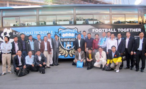 Đoàn Việt Nam thăm quan CLB Kawasaki Frontale 2014